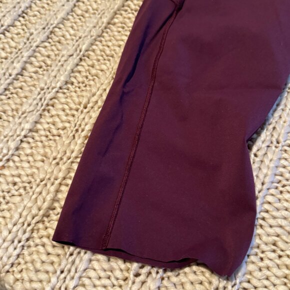 LuLuLemon. Midrise Bergundy Cropped Leggings woman’s size 12 - Picture 4 of 12